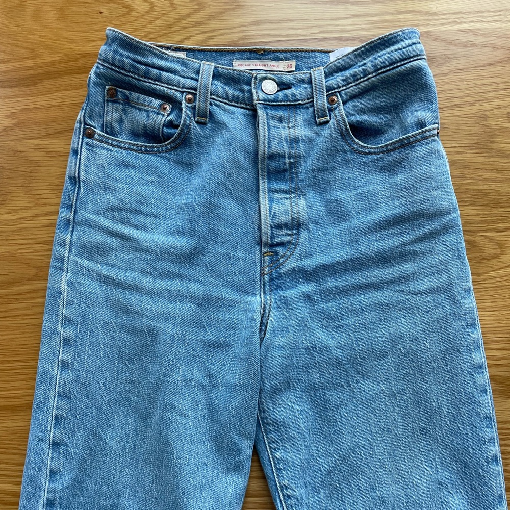 Levi's Premium Ribcage Straight Jeans